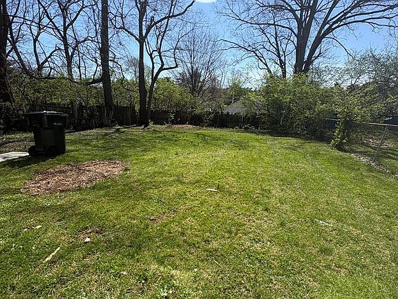 5th image of 624 Addison Ave