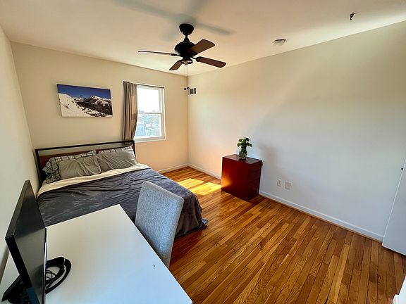 Bedroom 1: side photo