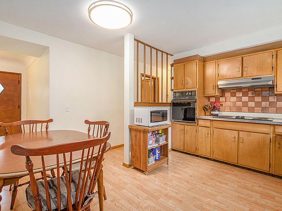 Dine in Kitchen