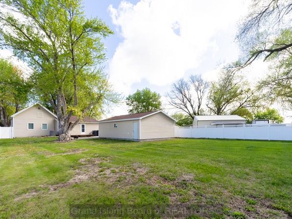 1217 Elm St, Saint Paul, NE 68873