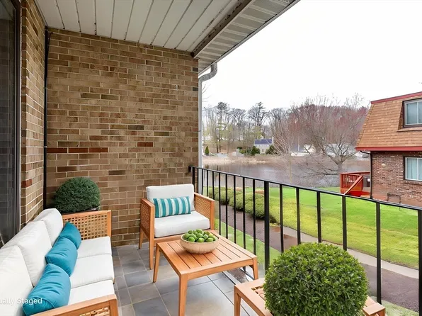 194 Washington St APT J, Canton, MA 02021