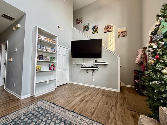 5th image of 11610 Broadway