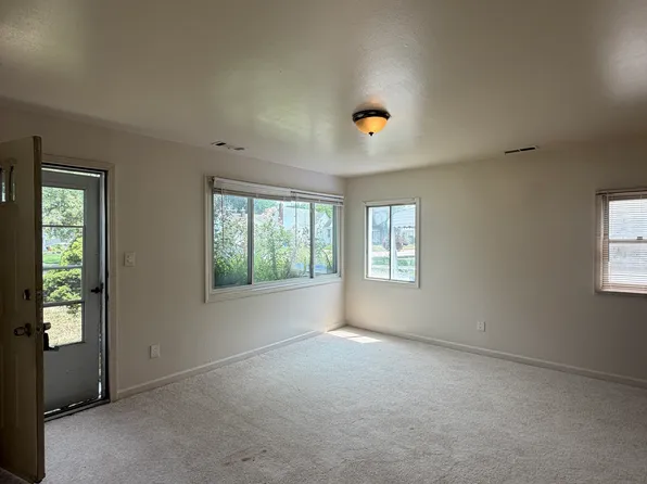 21307 La Salle Blvd, Warren, MI 48089