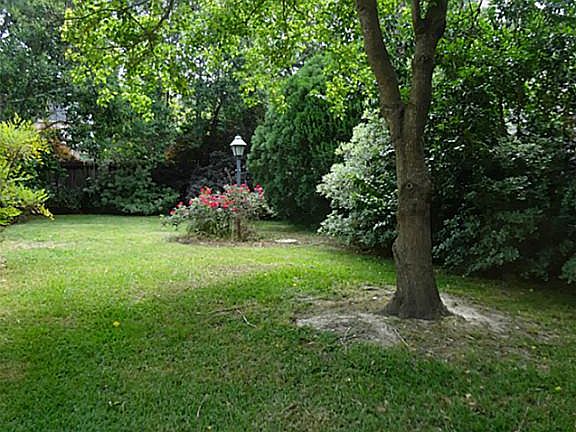 4th image of 13831 Saint Marys Ln