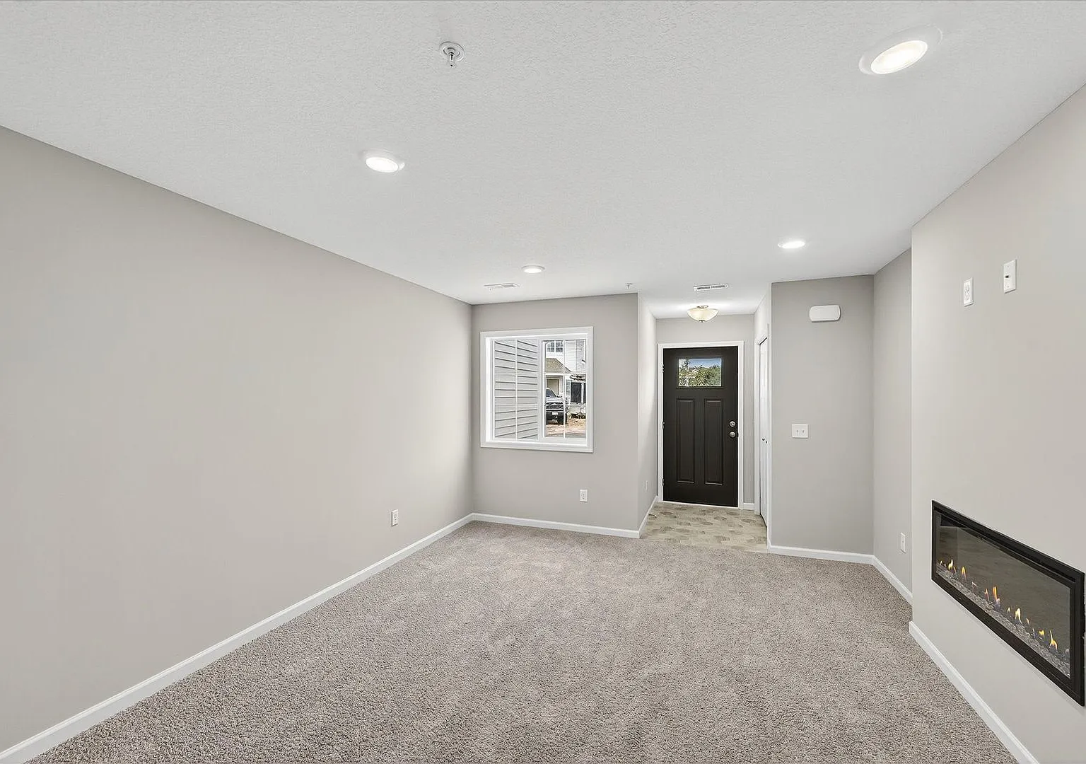 New construction interior-unit townhome in Zimmerman! — Photo 3