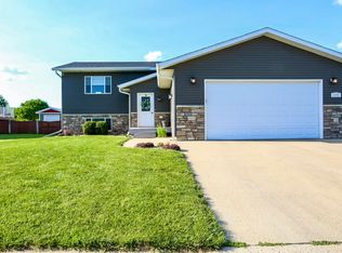 1202 13th Ave SW, Aberdeen, SD 57401