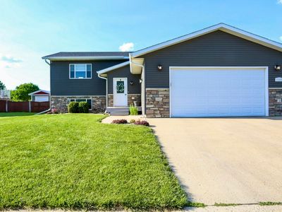 1202 13th Ave SW, Aberdeen, SD, 57401