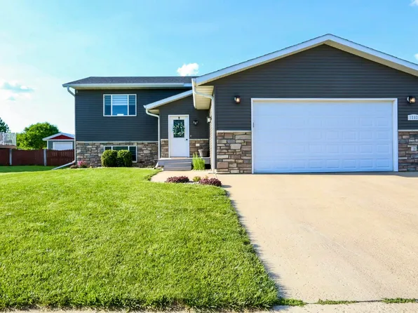 1202 13th Ave SW, Aberdeen, SD 57401