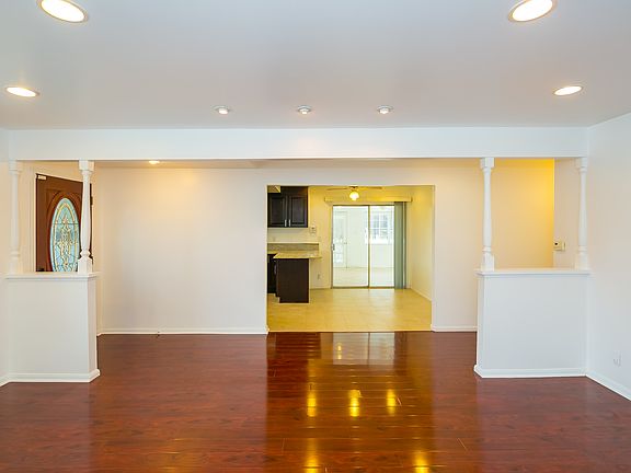 3rd image of 3106 E Valley View Ave