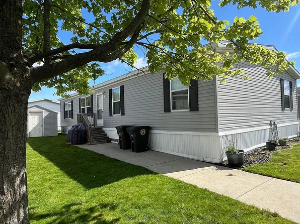 38888 Houston Dr, Romulus, MI 48174