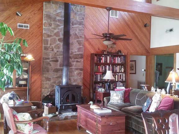 2nd image of 556 Poplar Springs Dr