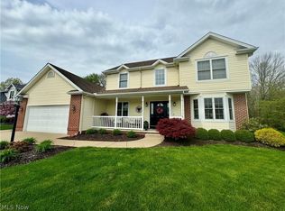 10520 Carrousel Woods Dr, New Middletown, OH 44442