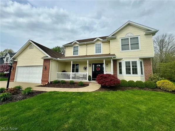 10520 Carrousel Woods Dr, New Middletown, OH 44442