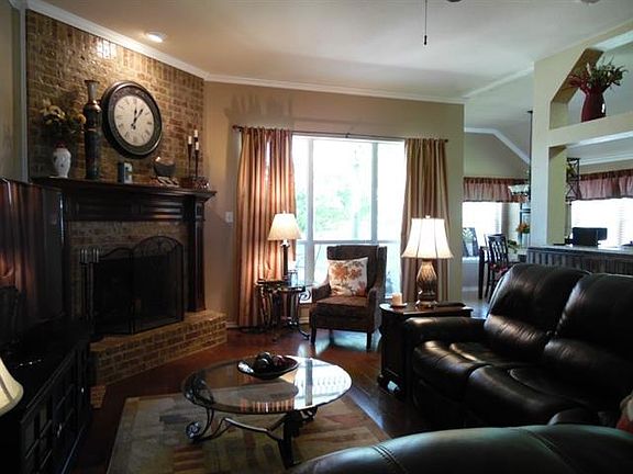 3rd image of 205 Kings Ct