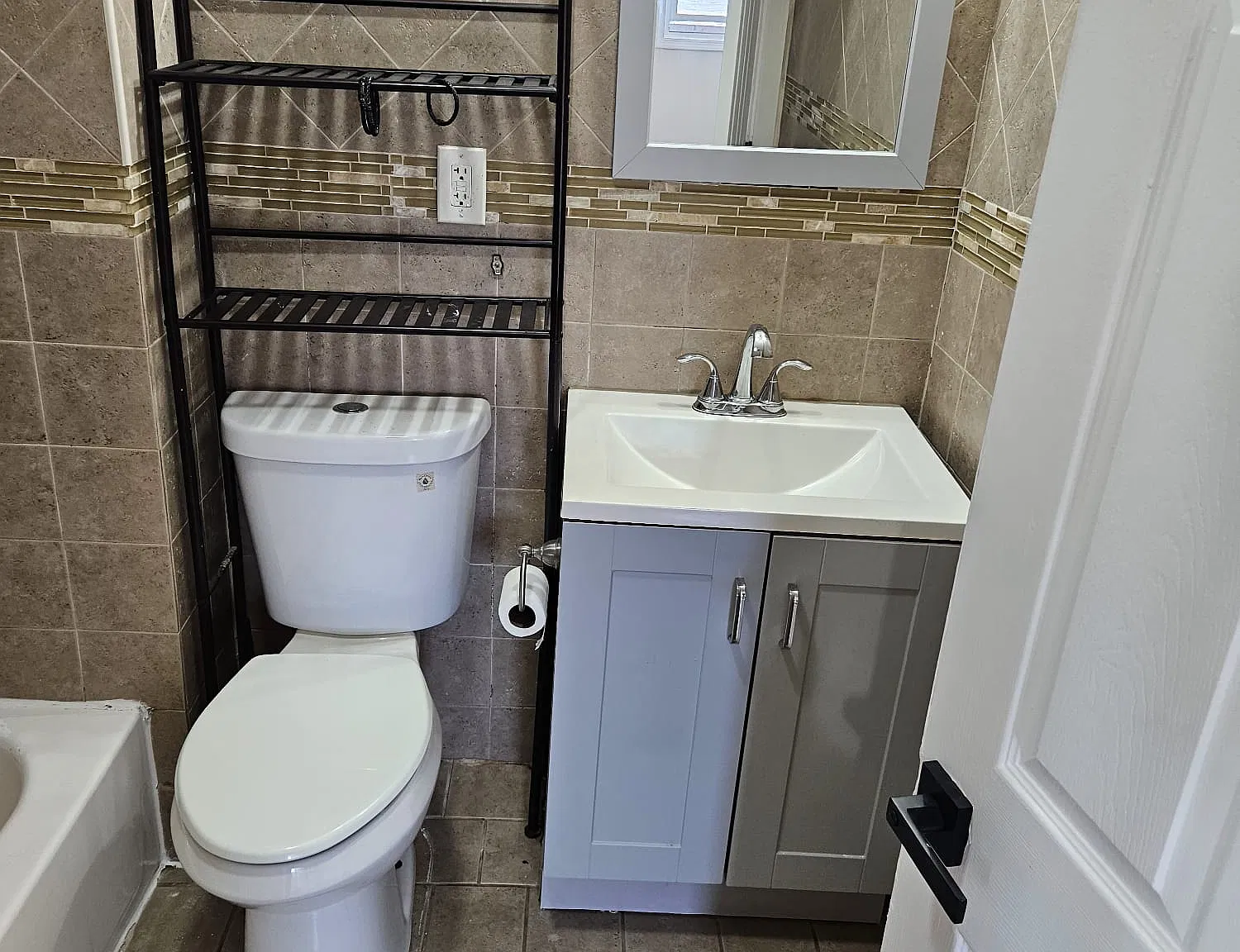 3 bed, 1100 sqft, $1,800 — Photo 3