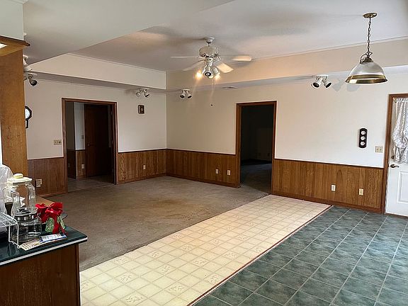 Living Room/Dining Area