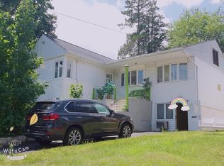 25311 Brattle Ave, Flushing, NY 11362