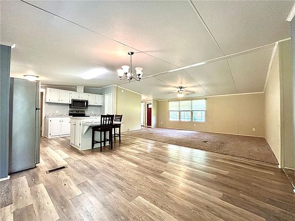 4th image of 20 Rasberry Ln