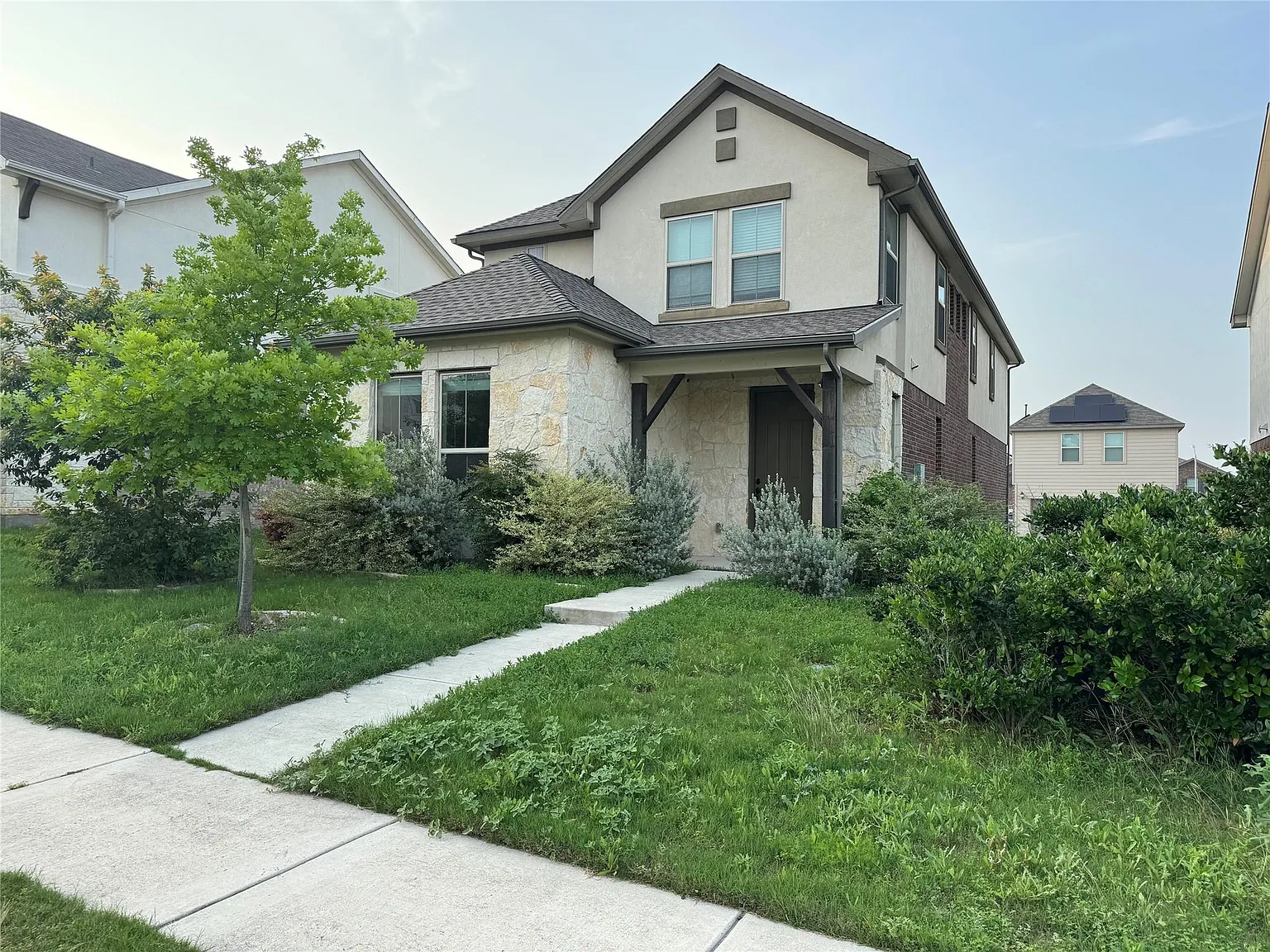 3 bed, 2.5 bath, 2504 sqft, $2,200 — Photo 2
