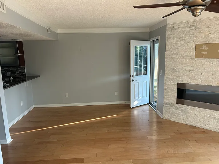 32 Shadow Moss Pl #32 — Photo 8
