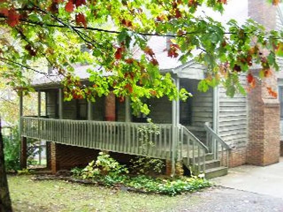 215 Jefferson Woods Dr