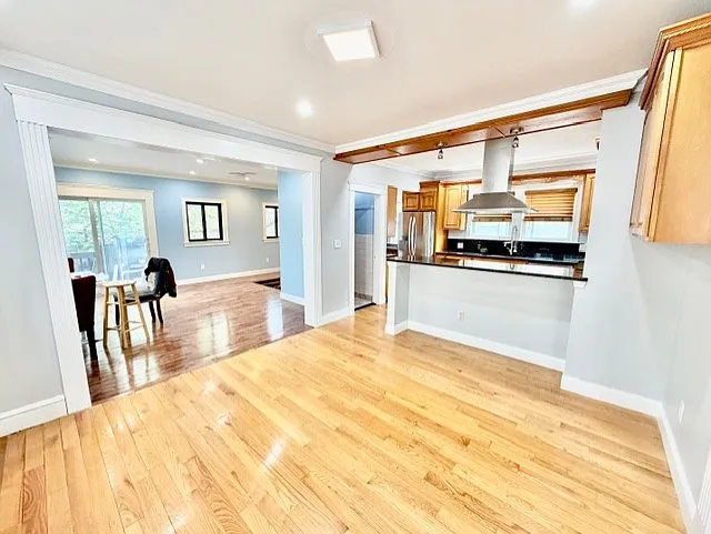 64 Robertson St — Photo 3