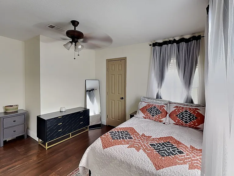 4705 Selkirk Dr — Photo 13