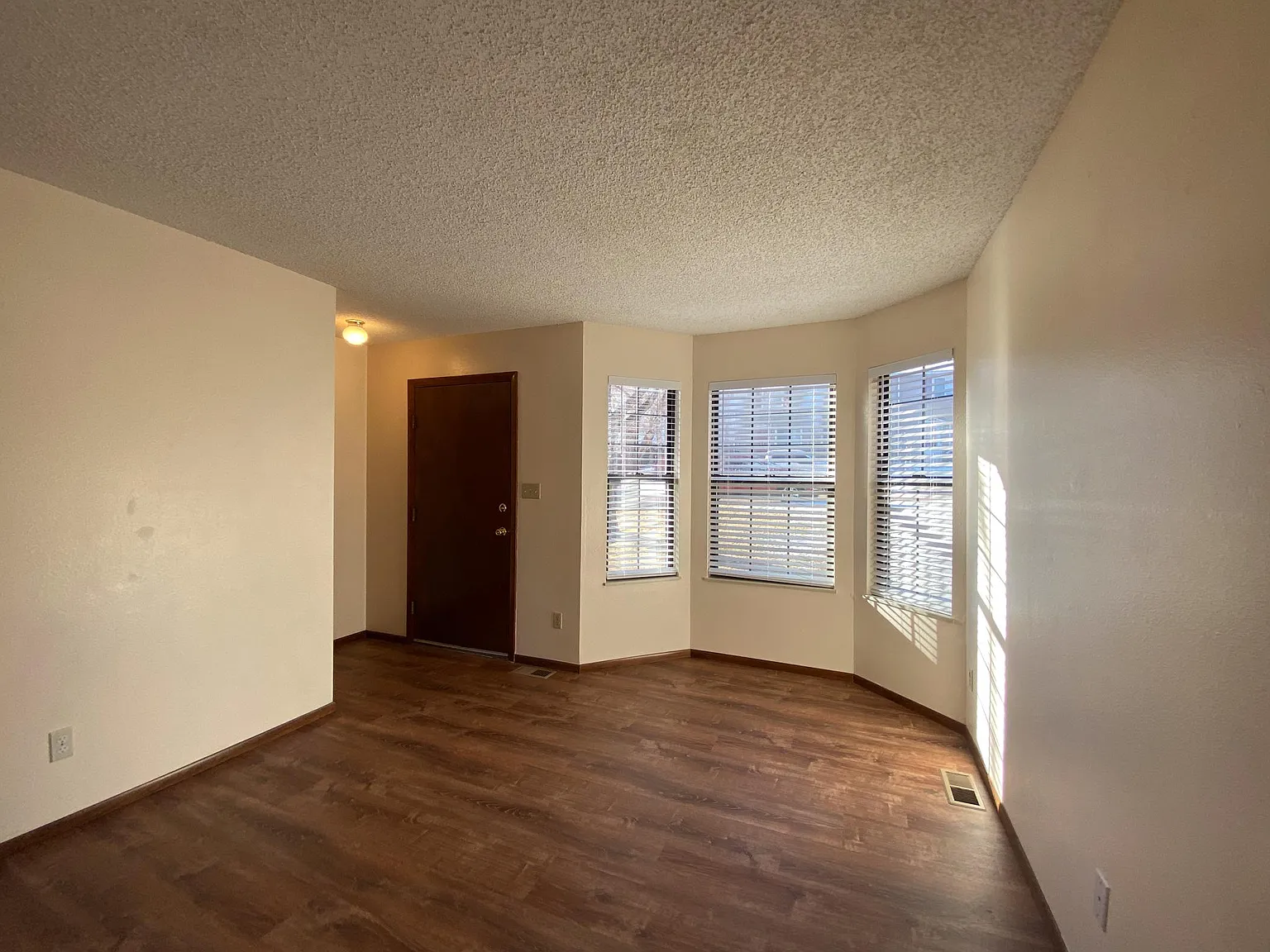 2 bed, 1.5 bath, 1010 sqft, $1,800 — Photo 4