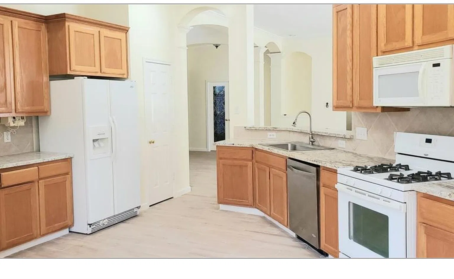 4 bed, 2.0 bath, 2001 sqft, $2,150 — Photo 3