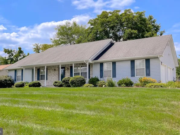 2111 Country Pines Ct, Waldorf, MD 20601