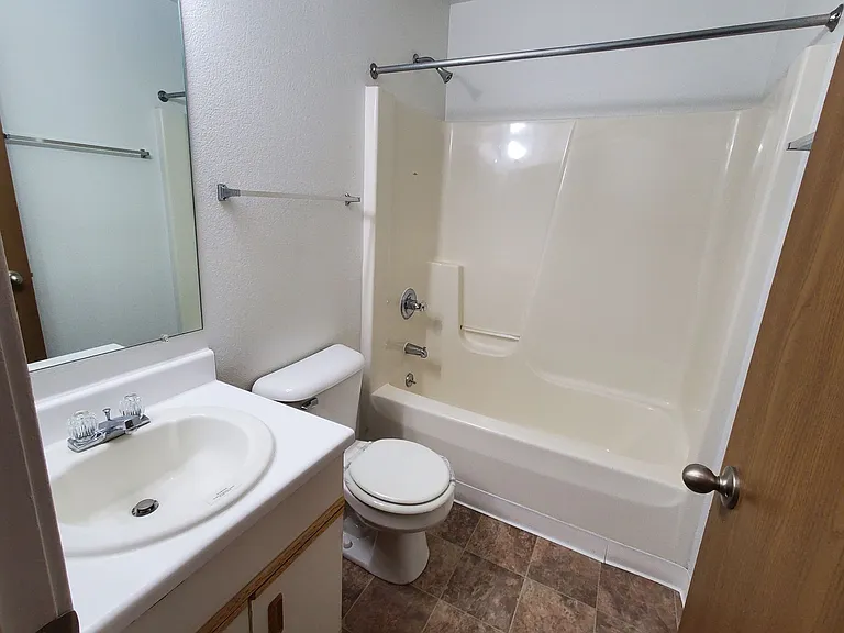 Thornridge Apartments — Photo 108