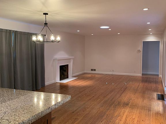 living room/dining room combo