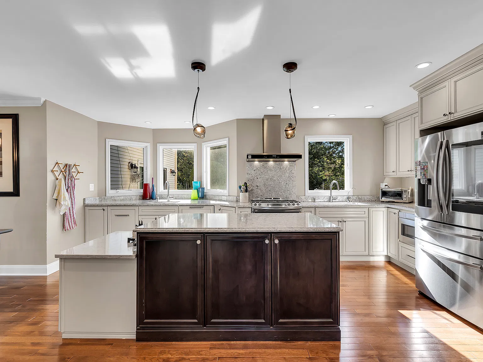 5 bed, 3.5 bath, 3588 sqft, $6,800 — Photo 3