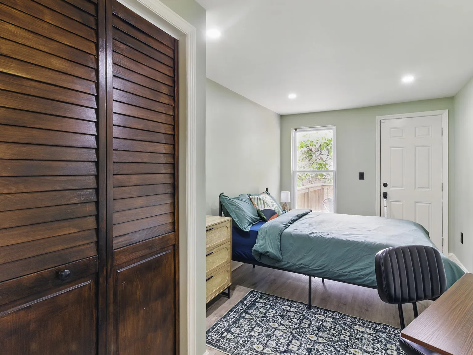 1232 W Lombard St — Photo 2