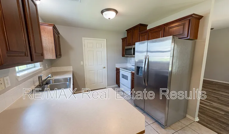 2400 SW 15th St — Photo 9