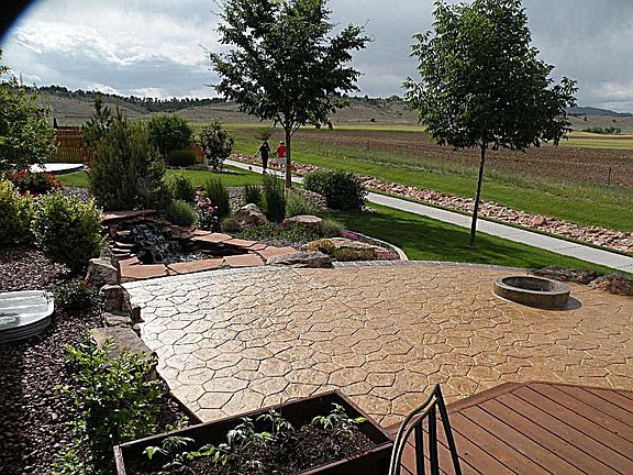 Patio w/pond & fire pit