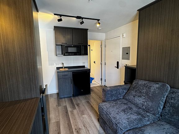 4th image of 2342 3rd St #302