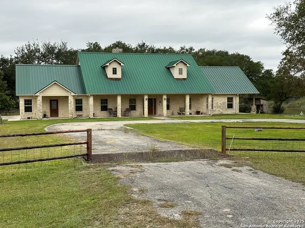 11250 FM 2441, Goliad 77963