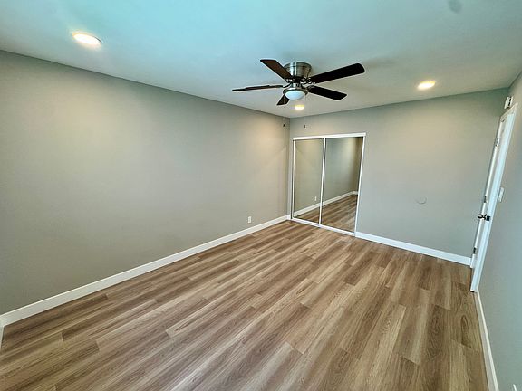 5th image of 1120-1130 N Laurel Ave W #4F