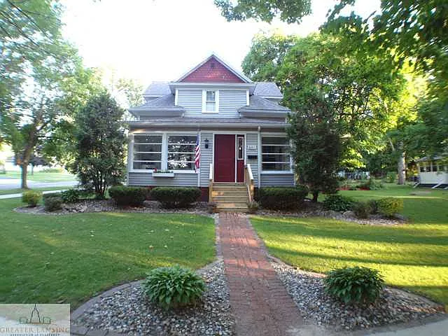 601 W McConnell St photo 1