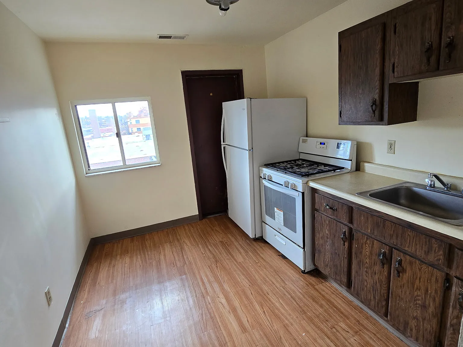 3 bed, 950 sqft, $1,350 — Photo 4