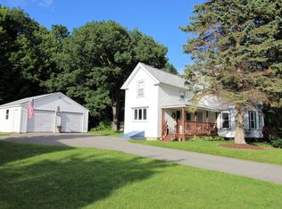 1064 School St, Veazie, ME 04401