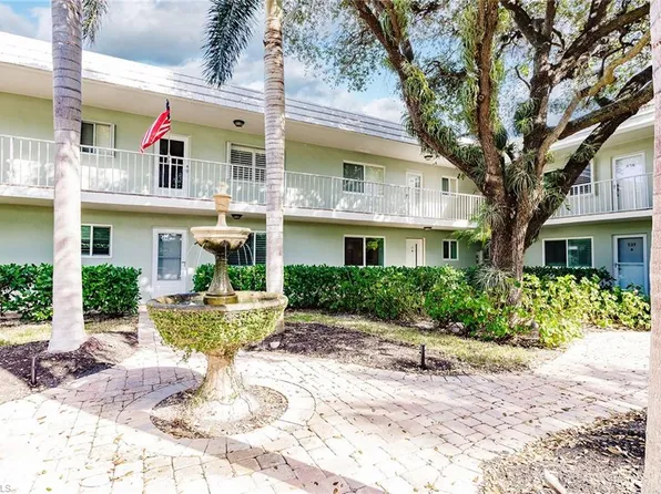 527 Broad Ave S #527, Naples, FL 34102