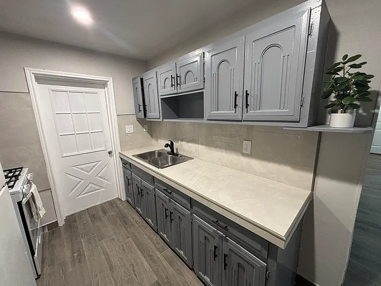2443 E Van Buren St #2443 — Photo 4