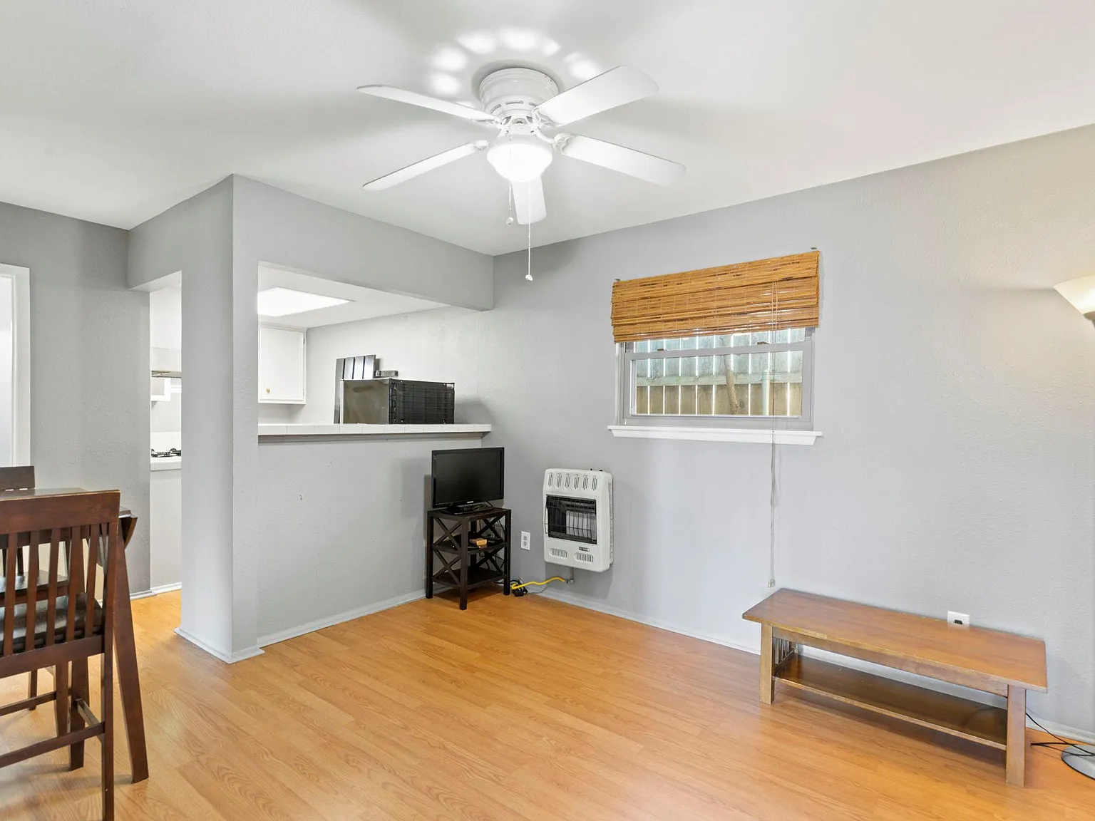 1 bed, 1.0 bath, 380 sqft, $950 — Photo 4