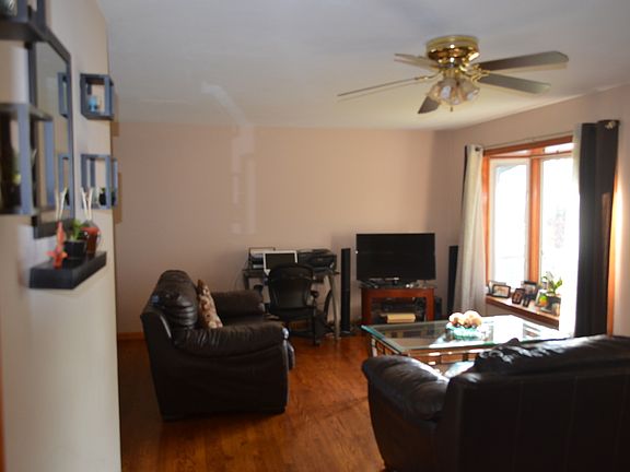 3rd image of 3842 Woodlawn Ave