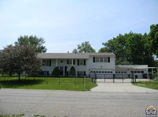 829 SE Highland Ave, Topeka, KS 66607