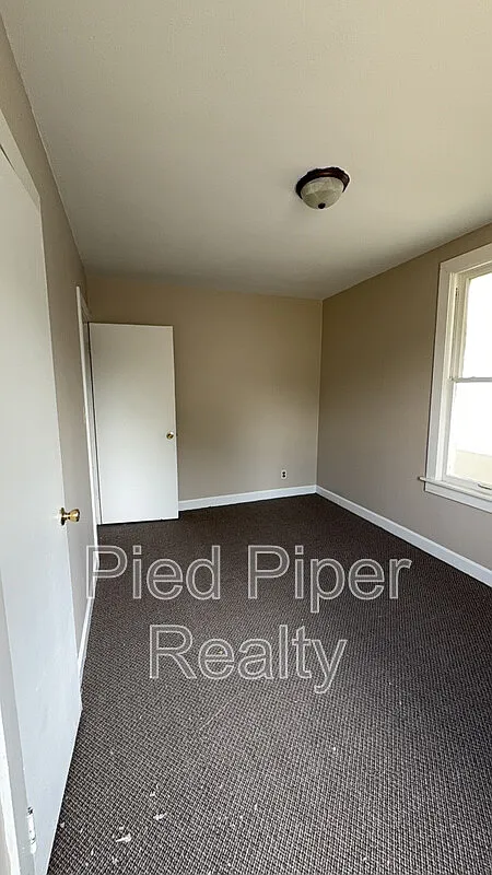 3 bed, 1.0 bath, 1224 sqft, $1,350 — Photo 2