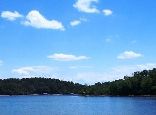77 Riviera Shores Dr, Hartwell, GA 30643