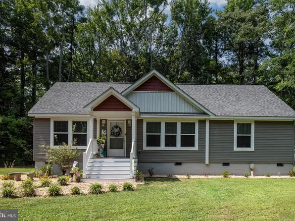 895 Long Point Rd, Hague, VA 22469